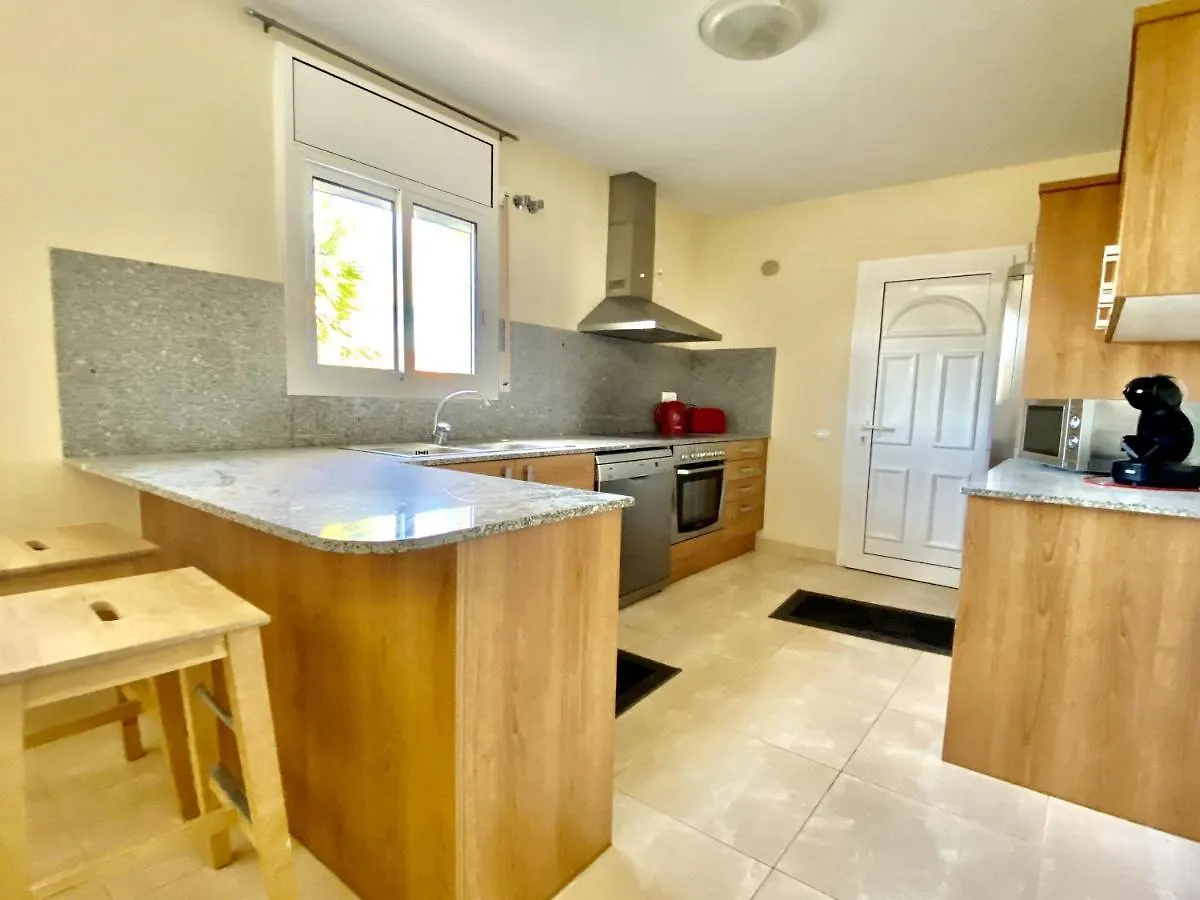 Villa Martina 4 Bedroom Villa With Air Conditioning & Private Swimming Pool Ideal For Families L'Ametlla de Mar