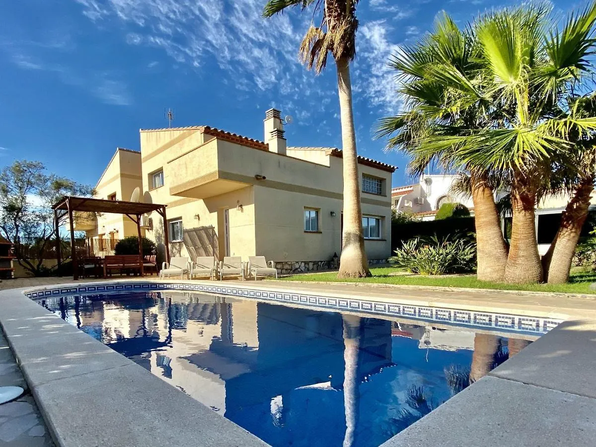 Villa Martina 4 Bedroom Villa With Air Conditioning & Private Swimming Pool Ideal For Families L'Ametlla de Mar